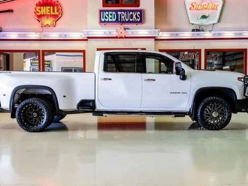Used 2022 Chevrolet Silverado 3500 LTZ w/ LTZ Convenience Package image 11