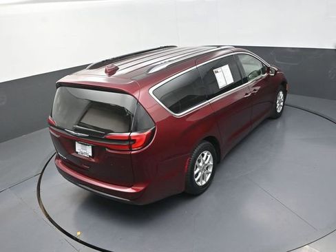 Used 2021 Chrysler Pacifica Touring-L image 17