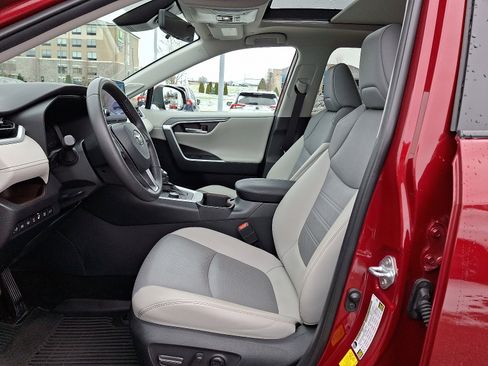 Used 2023 Toyota RAV4 Limited image 13