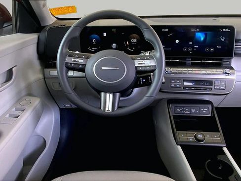 Used 2025 Hyundai Kona SEL FWD image 6