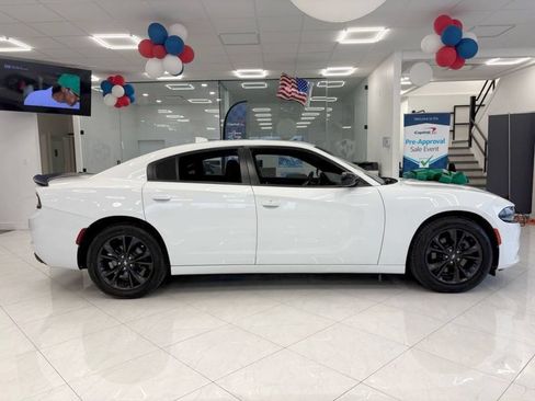 Used 2020 Dodge Charger SXT w/ Blacktop Package AWD/4WD image 5