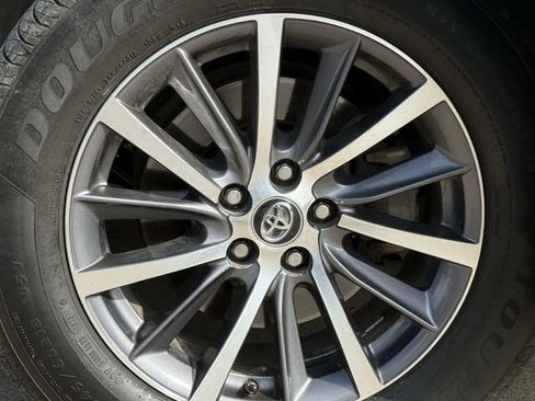 Used 2018 Toyota Highlander XLE FWD image 10