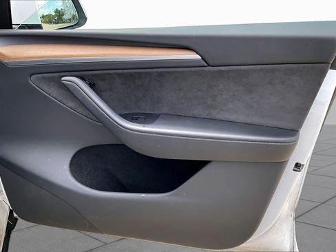 Used 2023 Tesla Model Y AWD image 20