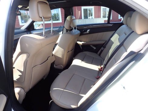 Used 2010 Mercedes-Benz E 350 4MATIC Sedan image 9