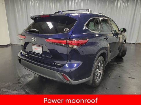 Used 2022 Toyota Highlander XLE AWD/4WD image 8