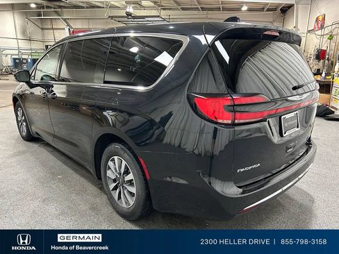 Used 2024 Chrysler Pacifica Limited FWD image 6