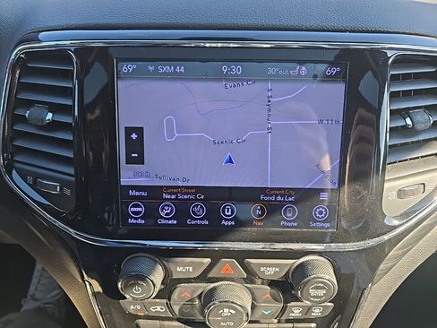 Used 2019 Jeep Grand Cherokee Altitude AWD/4WD image 22