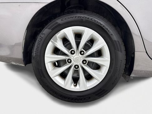 Used 2015 Toyota Camry LE FWD image 45