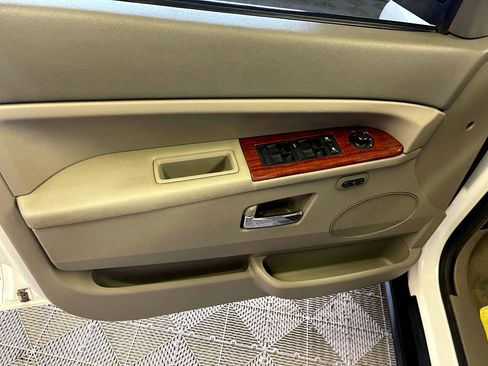 Used 2005 Jeep Grand Cherokee Limited image 25