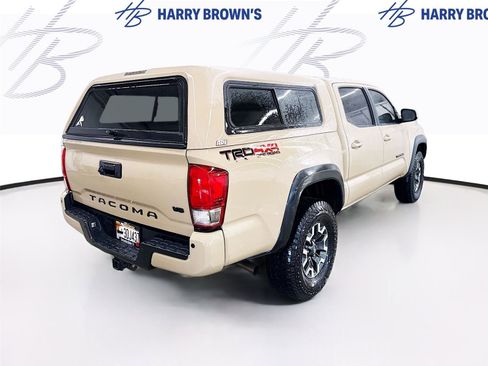 Used 2016 Toyota Tacoma TRD Off-Road image 10