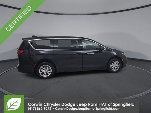 Certified 2023 Chrysler Pacifica Touring-L FWD image 16
