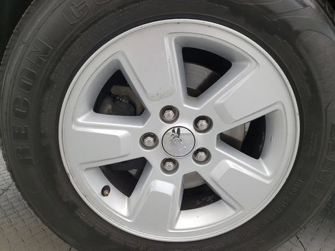 Used 2017 Jeep Compass Latitude FWD image 31