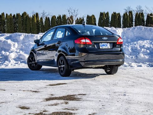 Used 2013 Ford Fiesta SE w/ Moon & Mood Pkg image 11