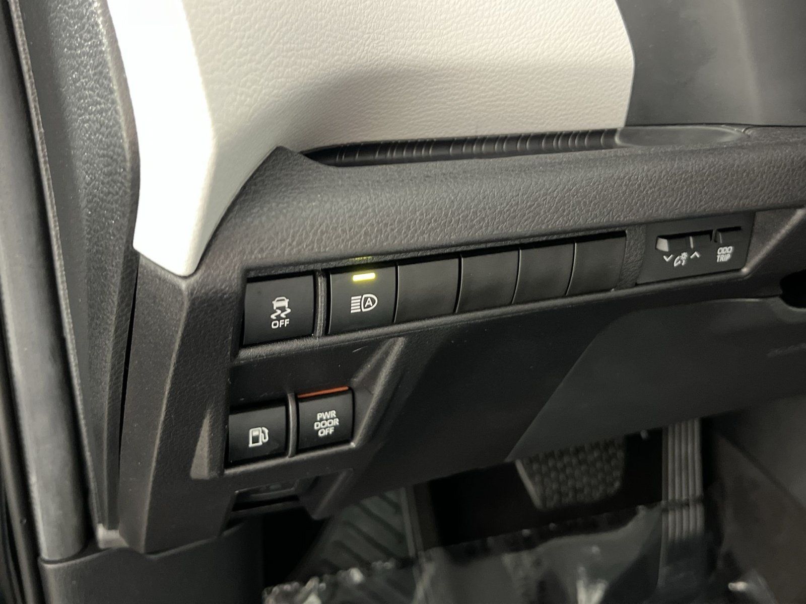 Used 2025 Toyota Sienna LE FWD image 31