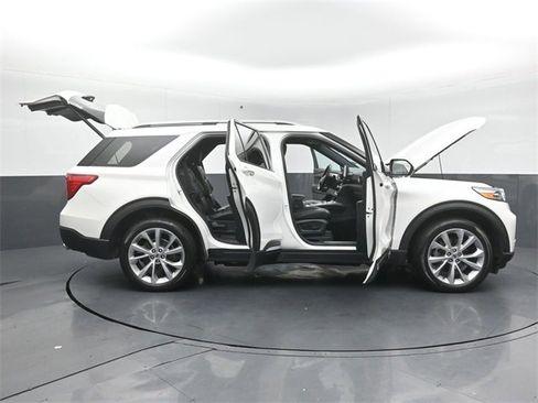 Certified 2022 Ford Explorer Platinum w/ Equipment Group 601A image 60