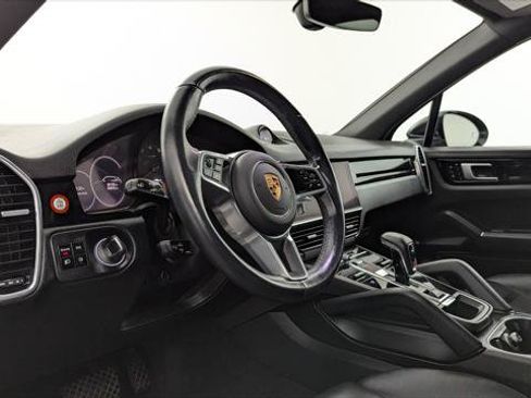 Used 2021 Porsche Cayenne w/ Premium Package AWD/4WD image 22