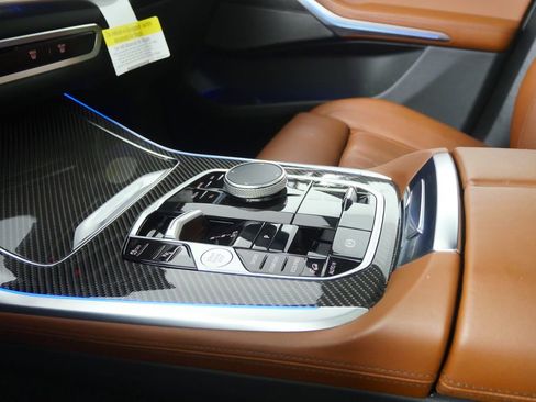 Certified 2025 BMW X7 M60i image 30