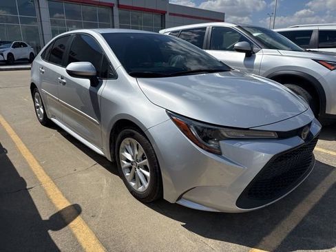 Used 2021 Toyota Corolla LE w/ LE Convenience Package FWD image 9