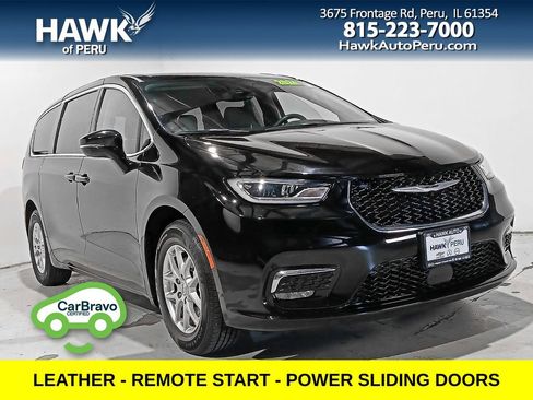 Used 2024 Chrysler Pacifica Touring-L FWD image 1