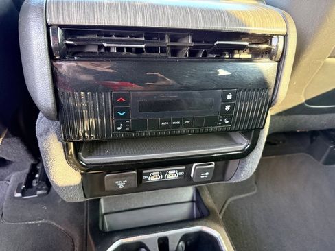 Used 2024 Jeep Wagoneer Series II AWD/4WD image 13