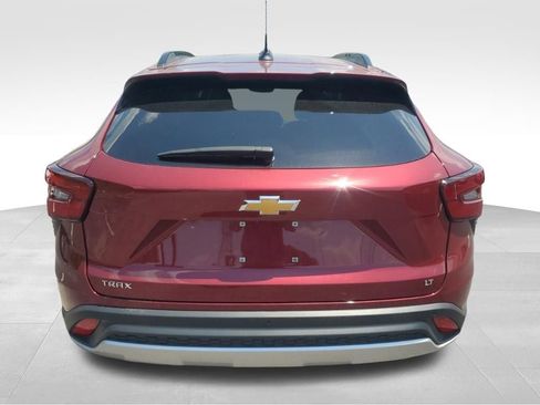 Used 2024 Chevrolet Trax LT w/ Driver Confidence Package FWD image 4