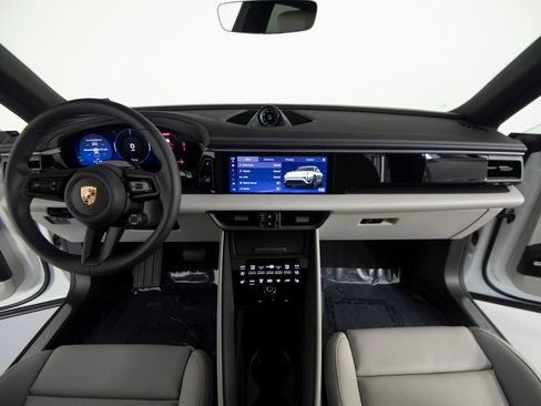 New 2026 Porsche Macan 4 Electric AWD/4WD image 32