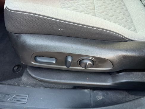 Used 2022 Chevrolet Equinox LS w/ LS Convenience Package AWD/4WD image 8