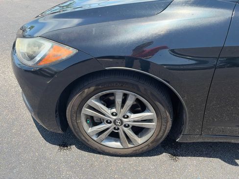 Used 2017 Hyundai Elantra SE FWD image 12