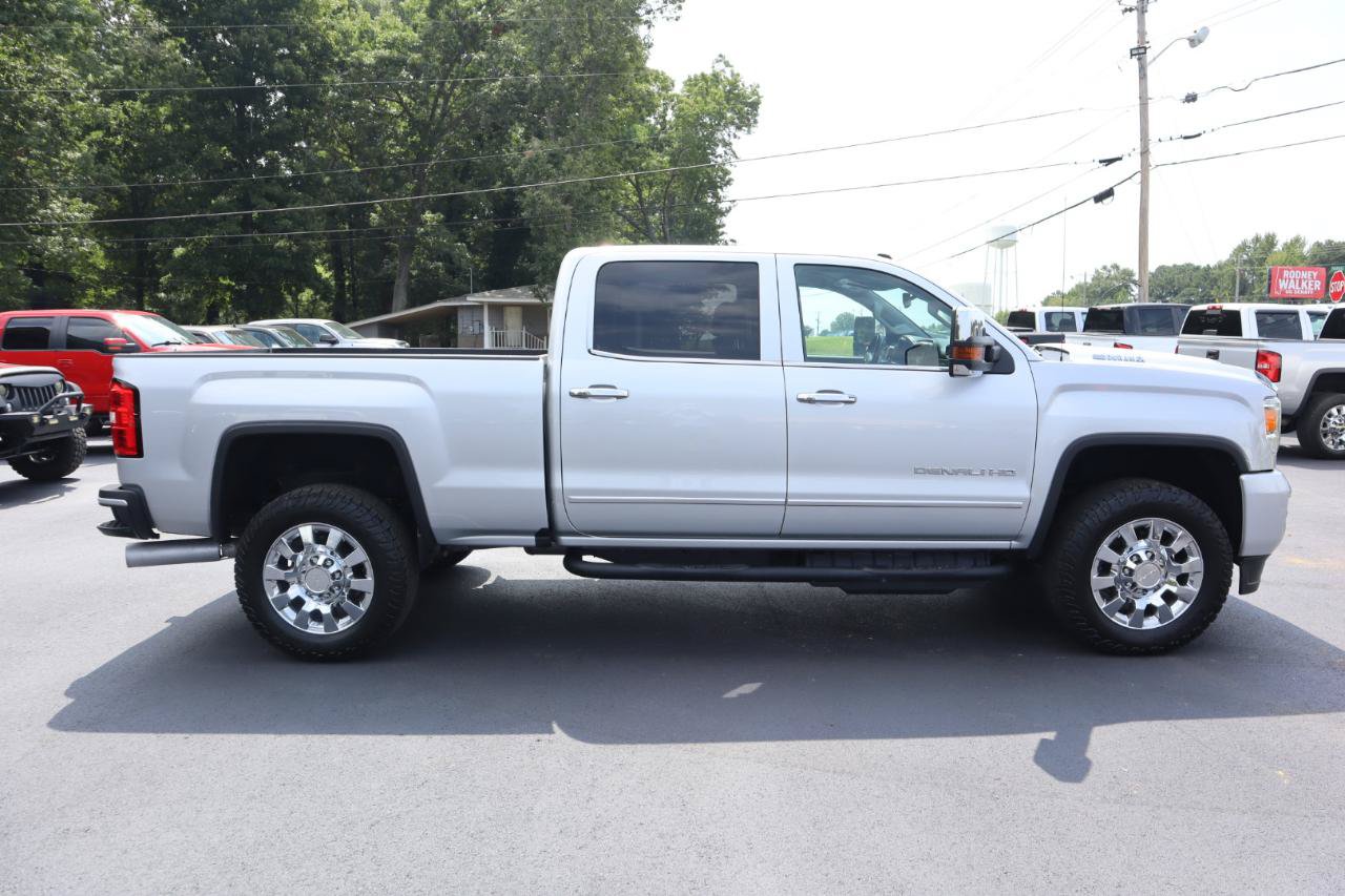 Used 2018 GMC Sierra 2500 Denali w/ Duramax Plus Package AWD/4WD image 4