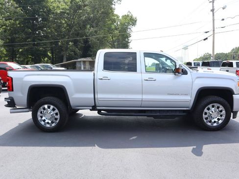 Used 2018 GMC Sierra 2500 Denali w/ Duramax Plus Package AWD/4WD image 4
