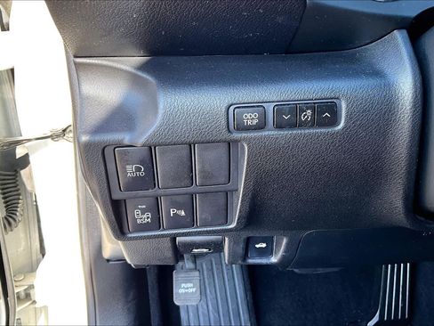 Used 2018 Lexus IS 300 w/ Comfort Package RWD image 33