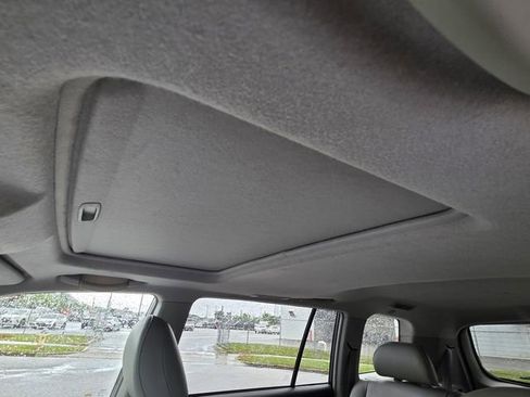 Used 2012 Toyota Highlander SE w/ Tow Pkg FWD image 8