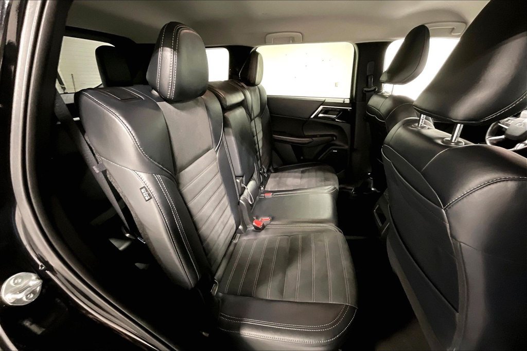 Used 2025 Mitsubishi Outlander SE AWD/4WD image 32
