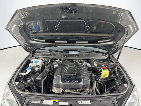 Used 2016 Volkswagen Touareg Sport AWD/4WD image 31
