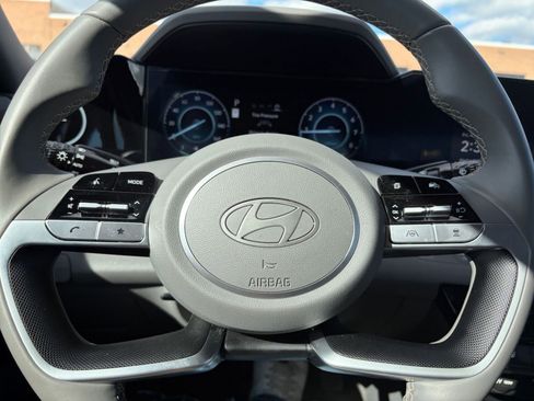 Used 2025 Hyundai Elantra SEL image 25