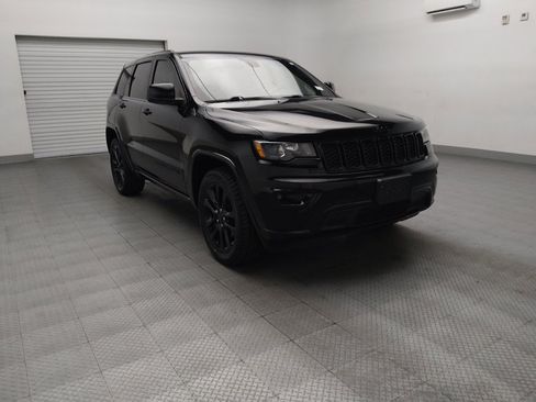 Used 2020 Jeep Grand Cherokee Altitude RWD image 13