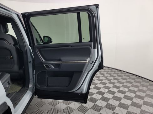 Used 2024 Rivian R1S Adventure AWD/4WD image 19