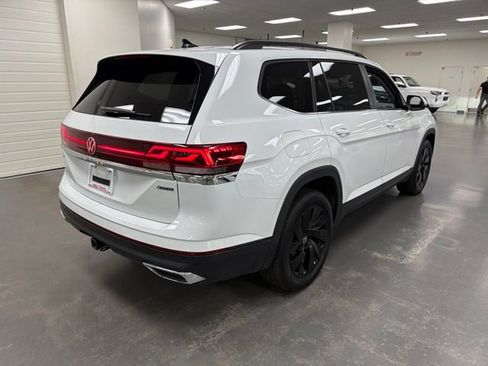 Used 2025 Volkswagen Atlas SE AWD/4WD image 7