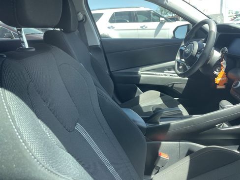 Used 2024 Hyundai Elantra SE image 11