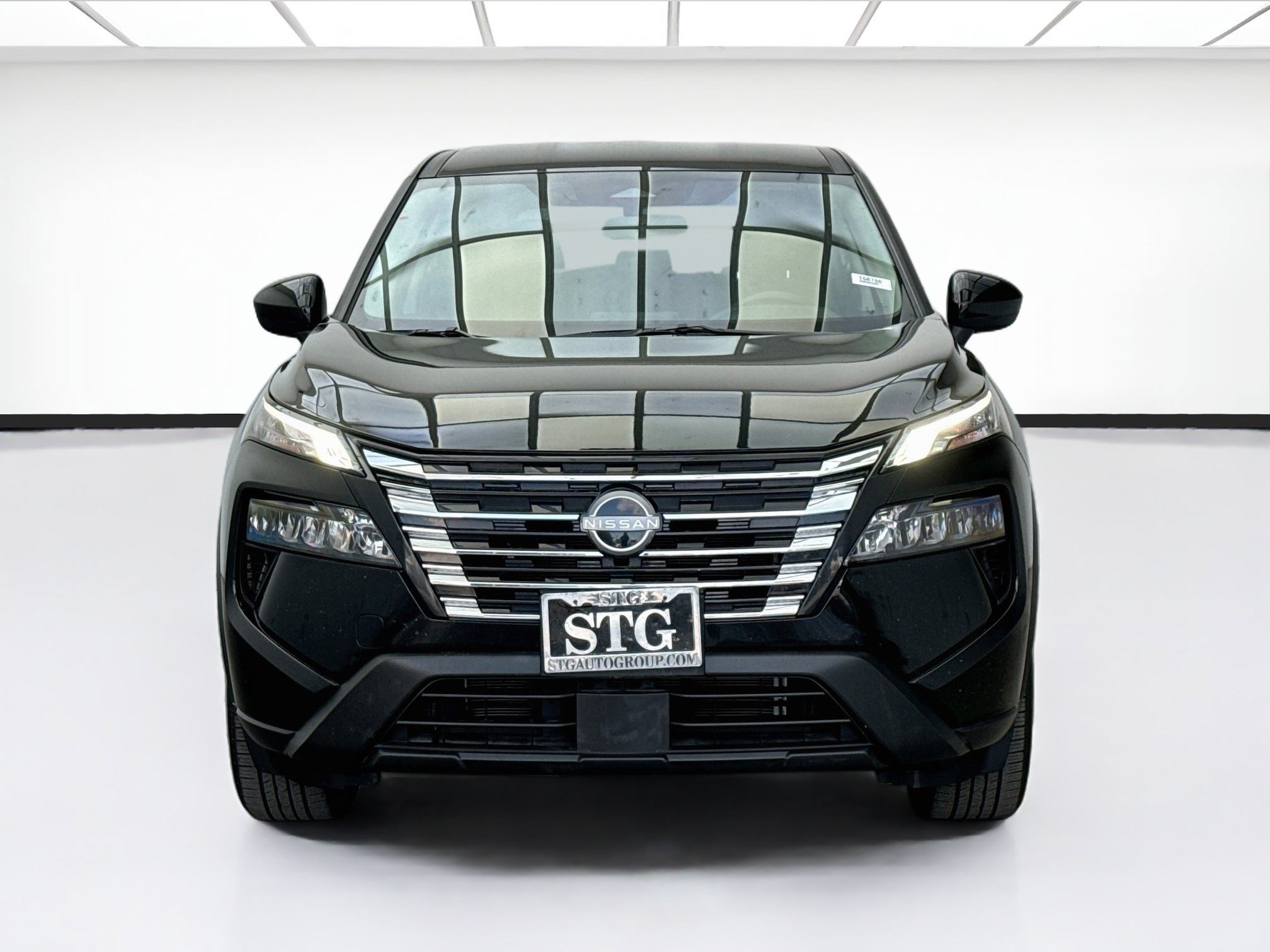 Used 2025 Nissan Rogue SV FWD image 2