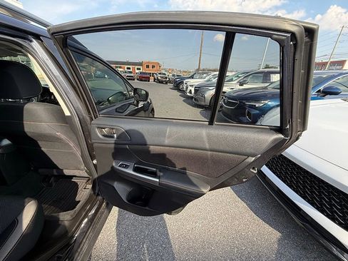 Used 2017 Subaru Crosstrek 2.0i Premium image 13