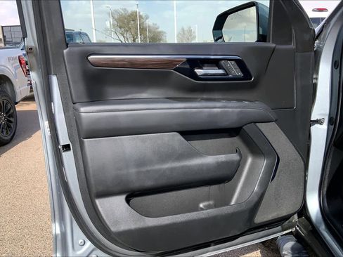 Used 2025 Chevrolet Tahoe Z71 AWD/4WD image 22