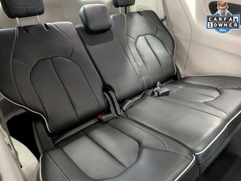 Used 2022 Chrysler Pacifica Limited image 27