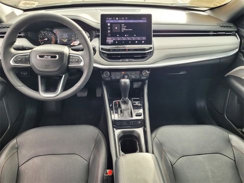 Used 2023 Jeep Compass Limited image 9
