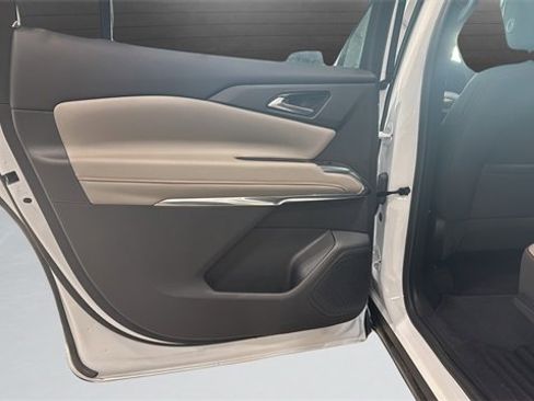 Used 2025 Chevrolet Traverse LT image 21