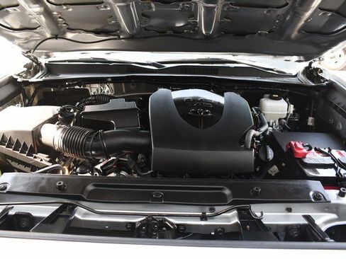 Certified 2023 Toyota Tacoma TRD Off-Road image 29