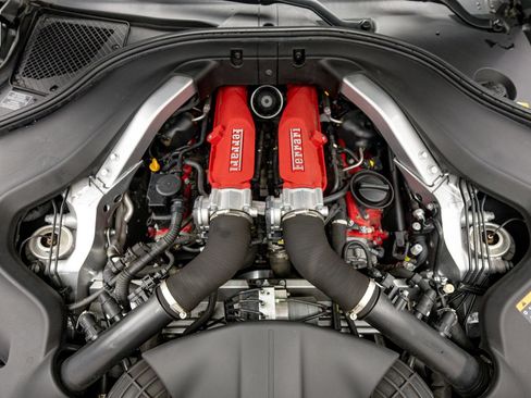 Used 2019 Ferrari Portofino RWD image 36