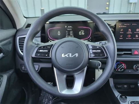 Used 2024 Kia Seltos LX image 23