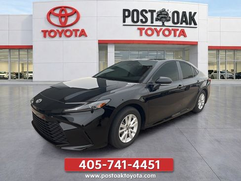 Used 2025 Toyota Camry LE w/ Convenience Package FWD image 3