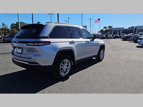 Certified 2025 Jeep Grand Cherokee Laredo X w/ Luxury Tech Group I image 32